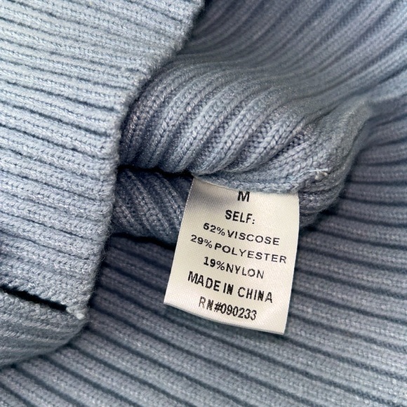 Pacsun L.A. Hearts Cropped Sweater - Picture 4 of 4